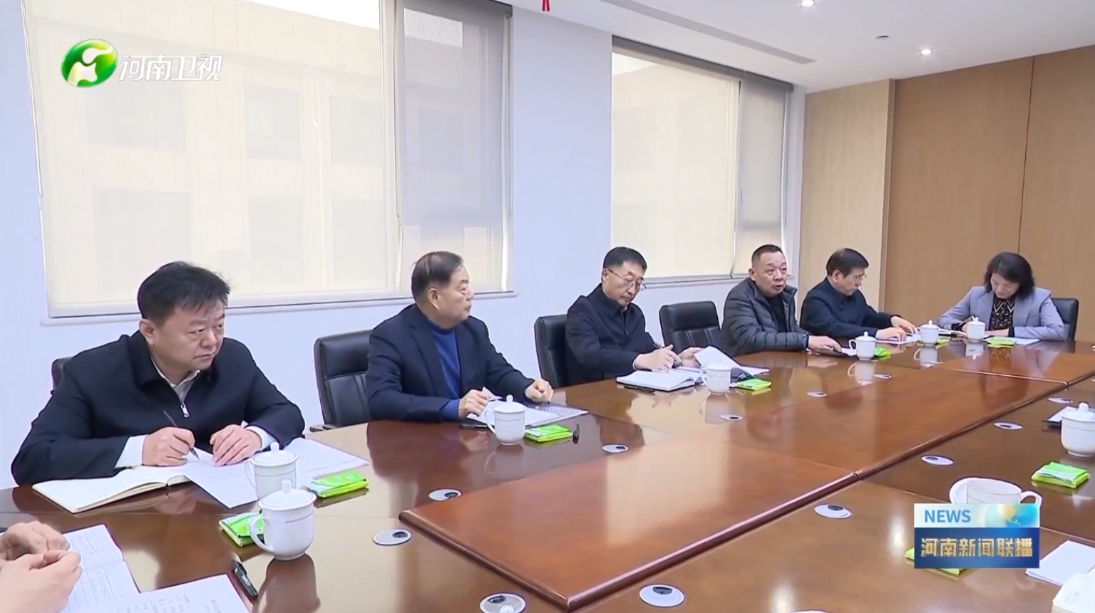 河南衛視新聞聯播報道森源集團黨委書記、創始人楚金甫參加省委書記劉寧在許昌召開的民營企業座談會
